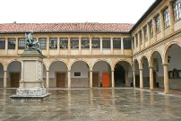 Imagen del edificio histórico de la Universidad